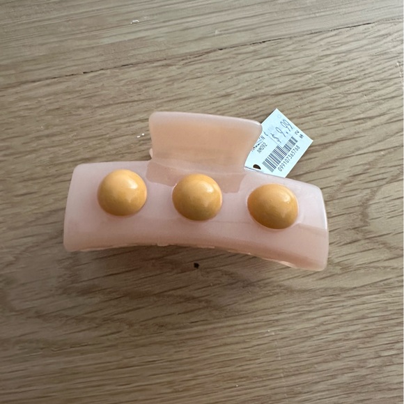 Madewell Studded Medium Claw Hair Clip in Harvest Peach - Picture 3 of 8